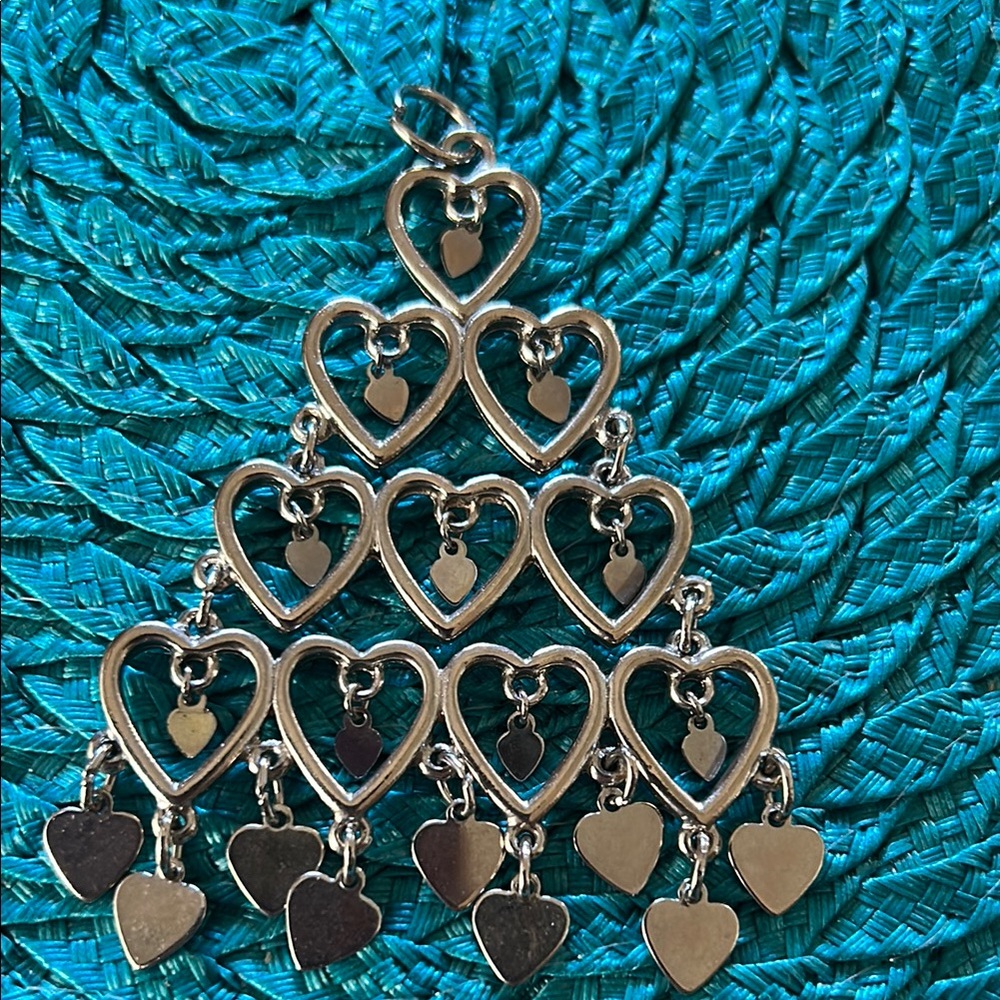 Elegant Lisner Stamped Silver Heart Dangle Penday